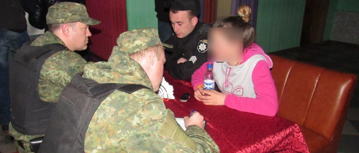 Добропольская полиция задерживала несовершеннолетних в ночных клуба... Добропольская полиция задерживала несовершеннолетних в ночных клубах города, Виталий Новиков